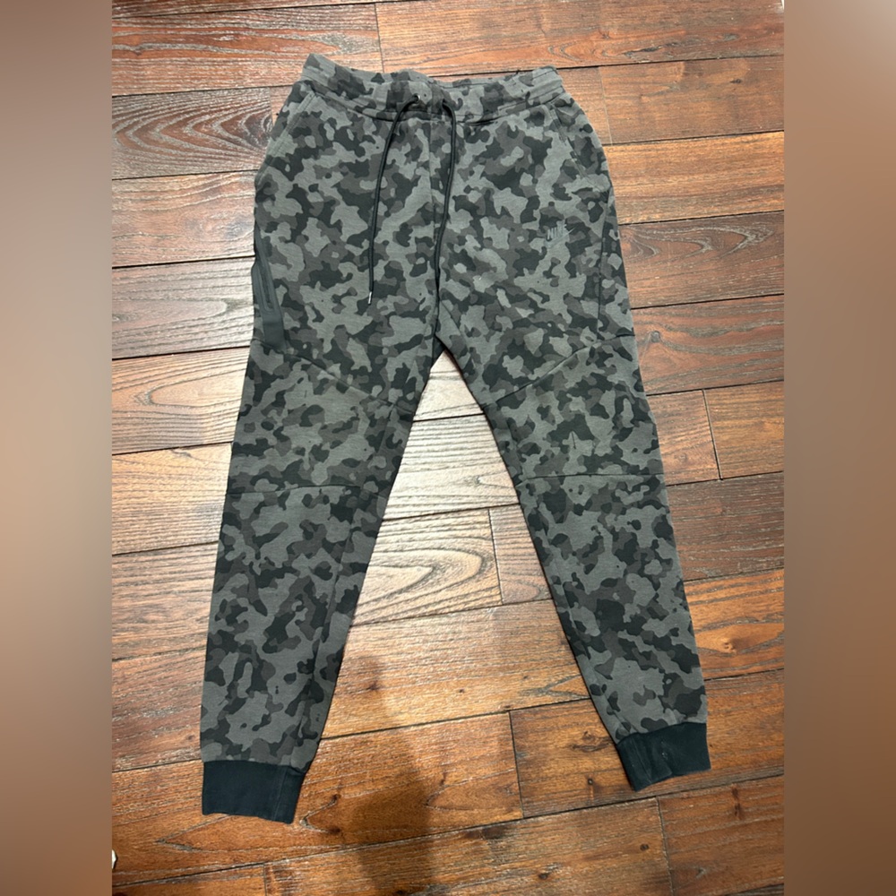 Nike Tech Fleece Gray Camouflage Joggers